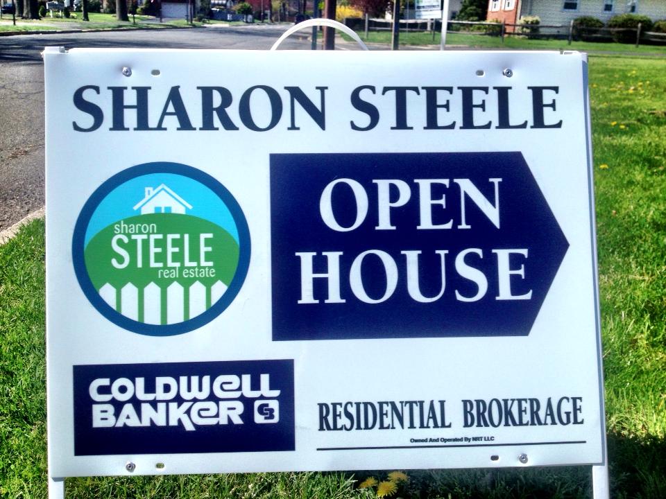 showing vs. open house, Ask Sharon: What&#8217;s the difference between a showing and an open house?