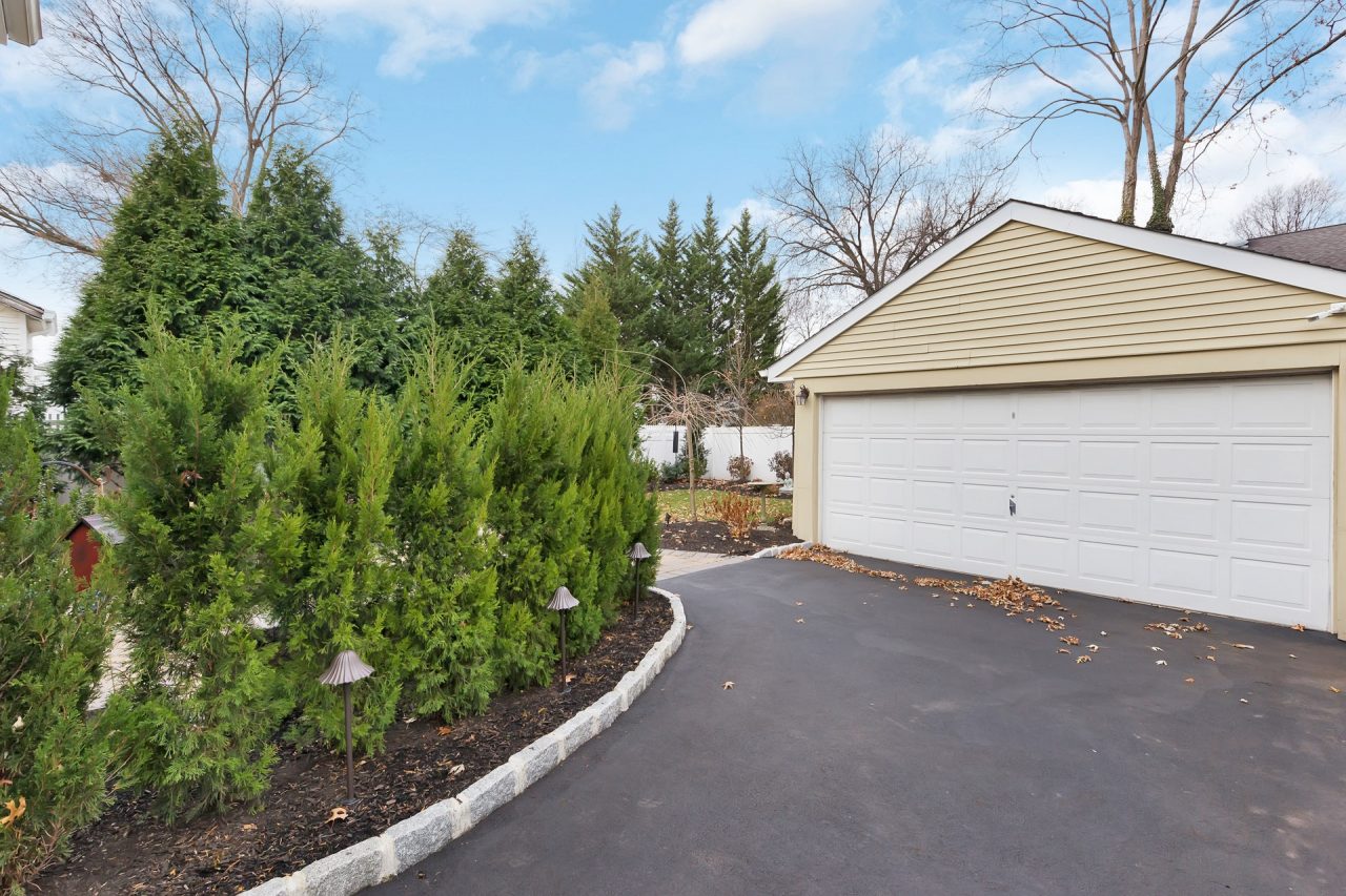 , Pristine Cranford Colonial For Sale!