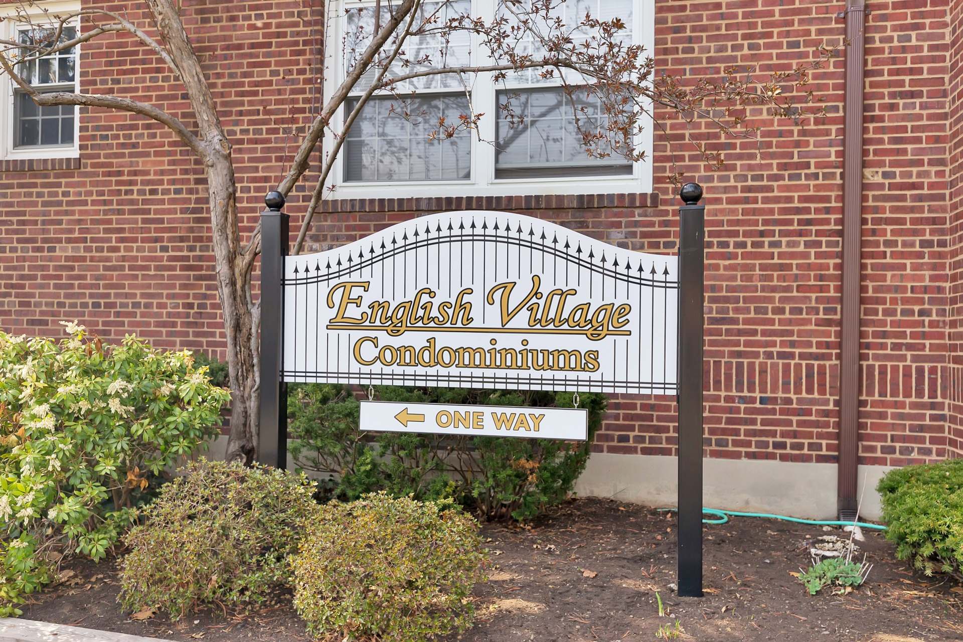 Cranford English Village 1 BR Condo - Sharon Steele Real Estate